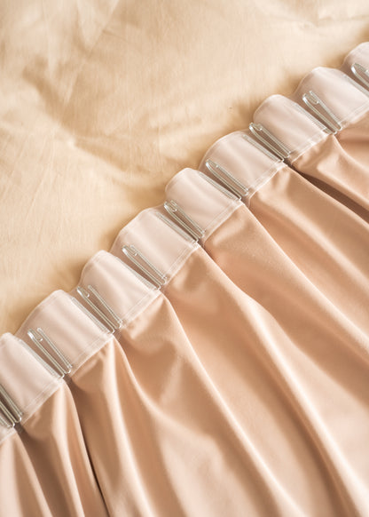 Sametový závěs Lina